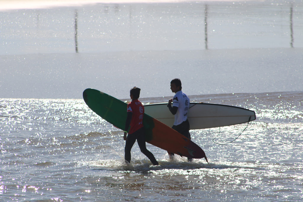surf_contest_in_Costa_da_Caparica